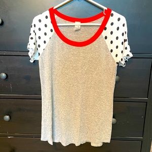 Short sleeve Gray w/ polka dot sleeves Tee